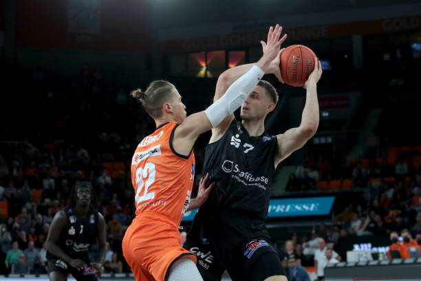 浦的比赛中 浦的比赛中